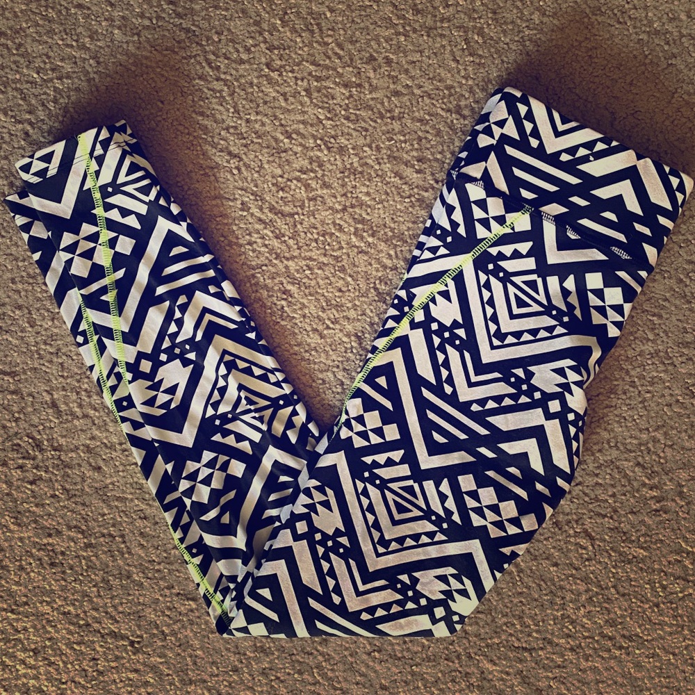 Victoria’s Secret Pink Aztec Yoga Leggings